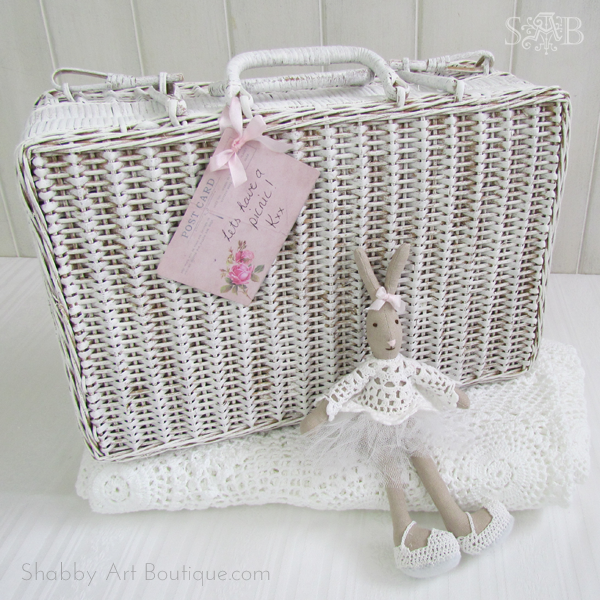 Shabby Art Boutique - Picnic basket make-over 2