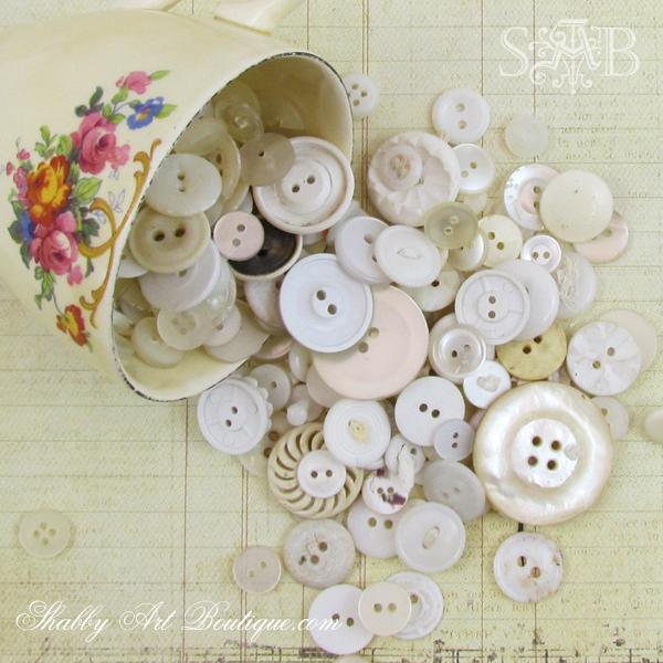 Shabby Art Boutique - Button Ball 14b