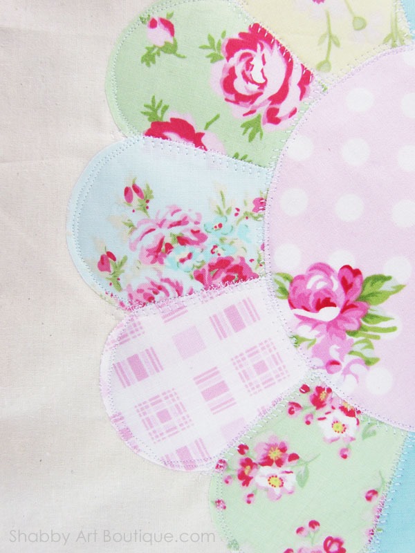 How to make an easy faux patchwork trivet in 30 minutes from Shabby Art Boutique. Get the full easy to make tutorial and template by clicking... or PIN for later.
