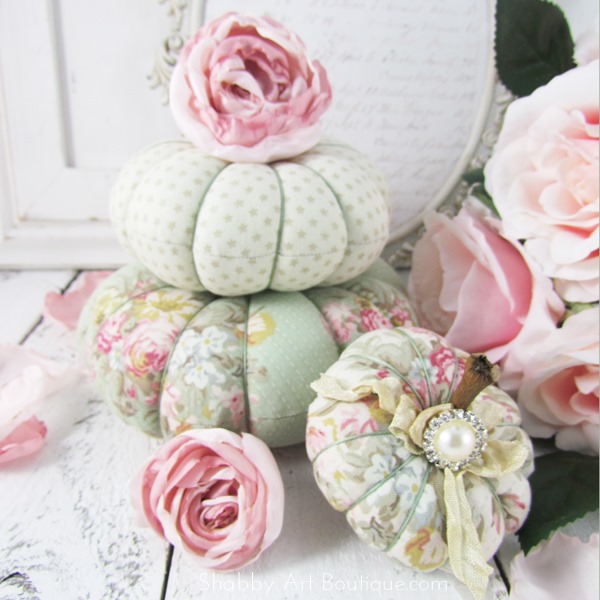 DIY: beautiful shabby fabric pumpkins to make for Autumn/Fall. Click for full tutorial or PIN for later.