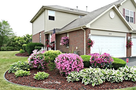 Shabbilicious Sunday visits  Junk Chic Cottage. You will enjoy Kris' beautiful cottage style in a serene colour palette of light gray's, creams and white. Extensive use of lovely old architectual pieces  are used throughout the cottage. Click now to take the home tour or PIN for later