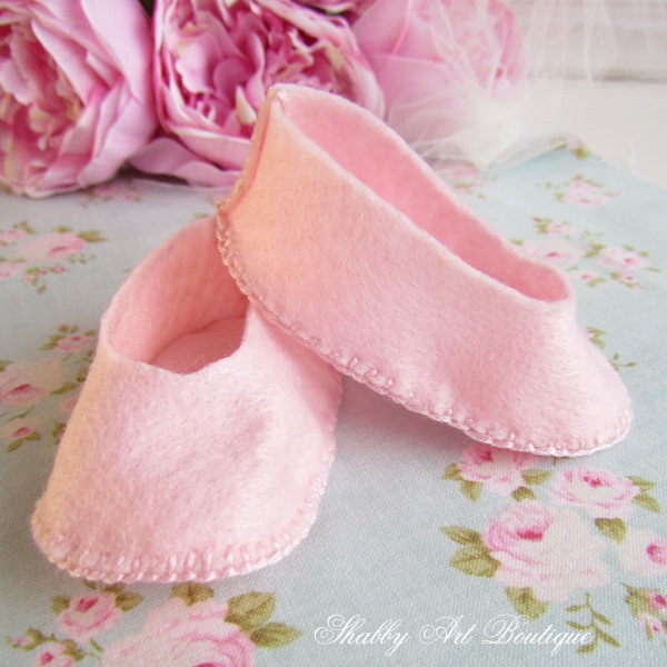 How to make Blossoms Mary-Jane shoes - full tutorial and pattern on Shabby Art Boutique