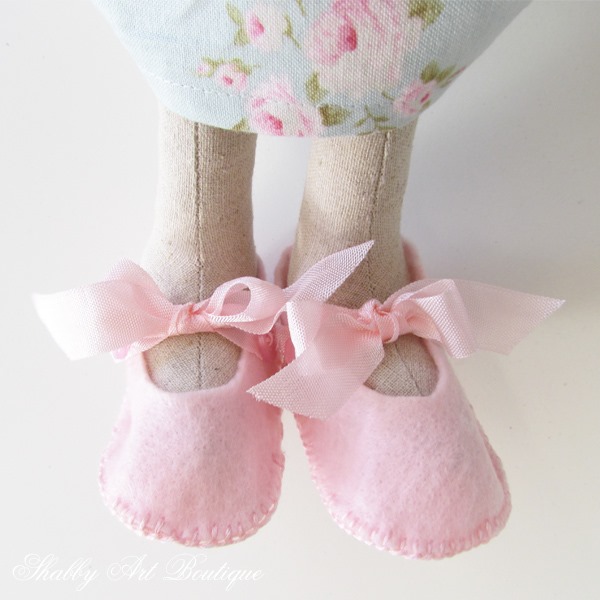 Sweet little Mary-Jane shoes for Blossom - pattern and tutorial at Shabby Ar Boutique