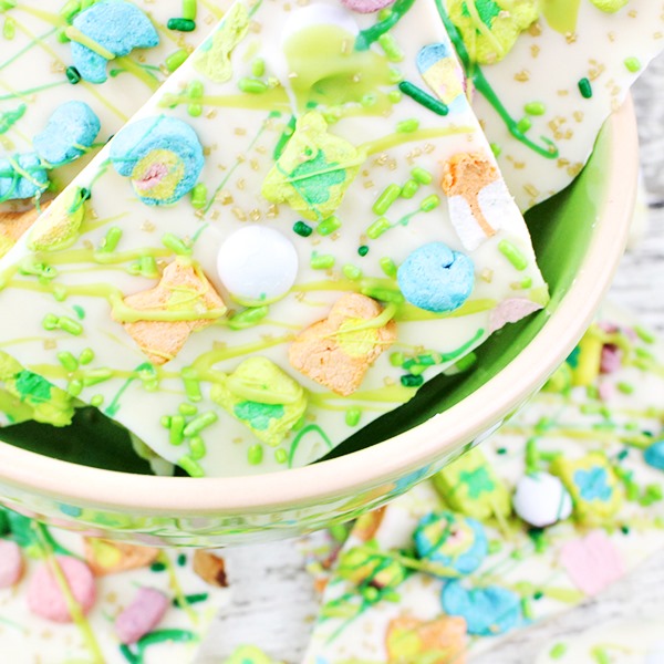 Lucky-Charms-Marshmallows-White-Chocolate-Bark-Recipe-11