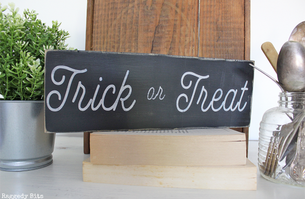 Spooky-Trick-or-Treat-Sign-FEATURE-665x435