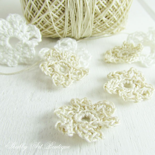 DIY mini crochet flowers for use in craft projects - Shabby Art Boutique