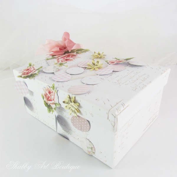 How to make this beautiful vintage paper rose garland by Shabby Art Boutique
