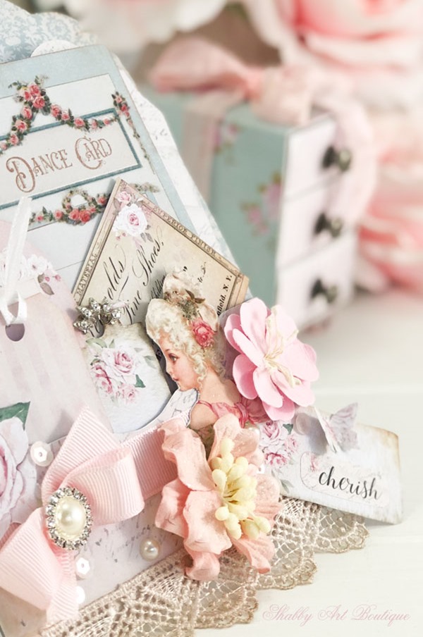 How to make a beautiful Victorian loaded pocket - printables from Shabby Art Boutique