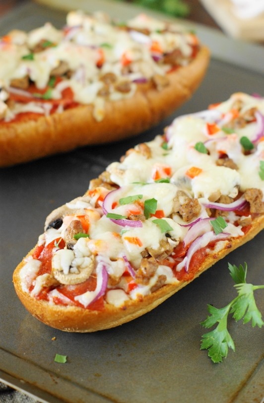 Easy-Supreme-French-Bread-Pizza 2 (1)